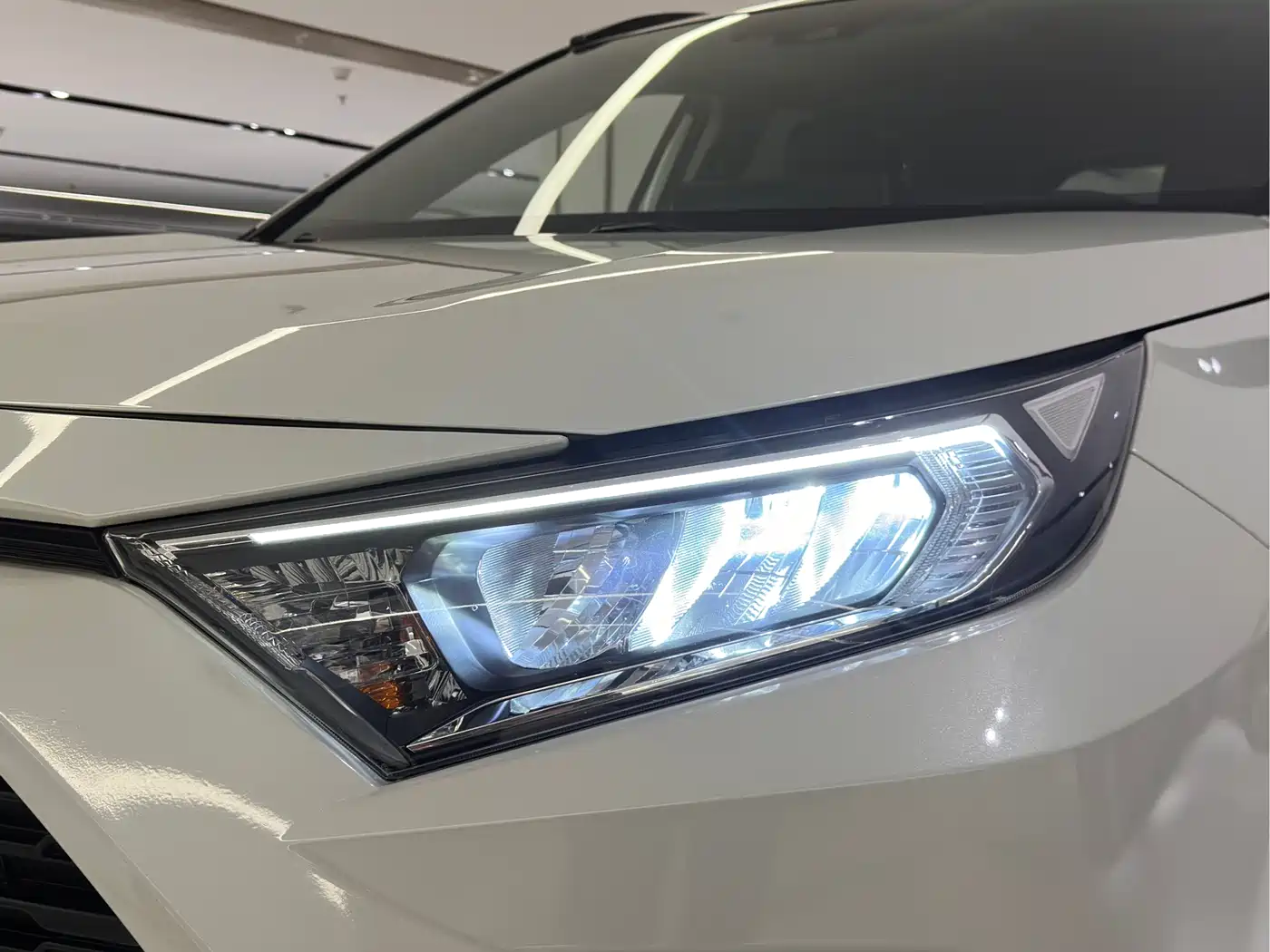 Toyota RAV4 Rongfang 2021 Hybrid 2.5L E-CVT AWD Elite PLUS Edition фото 16
