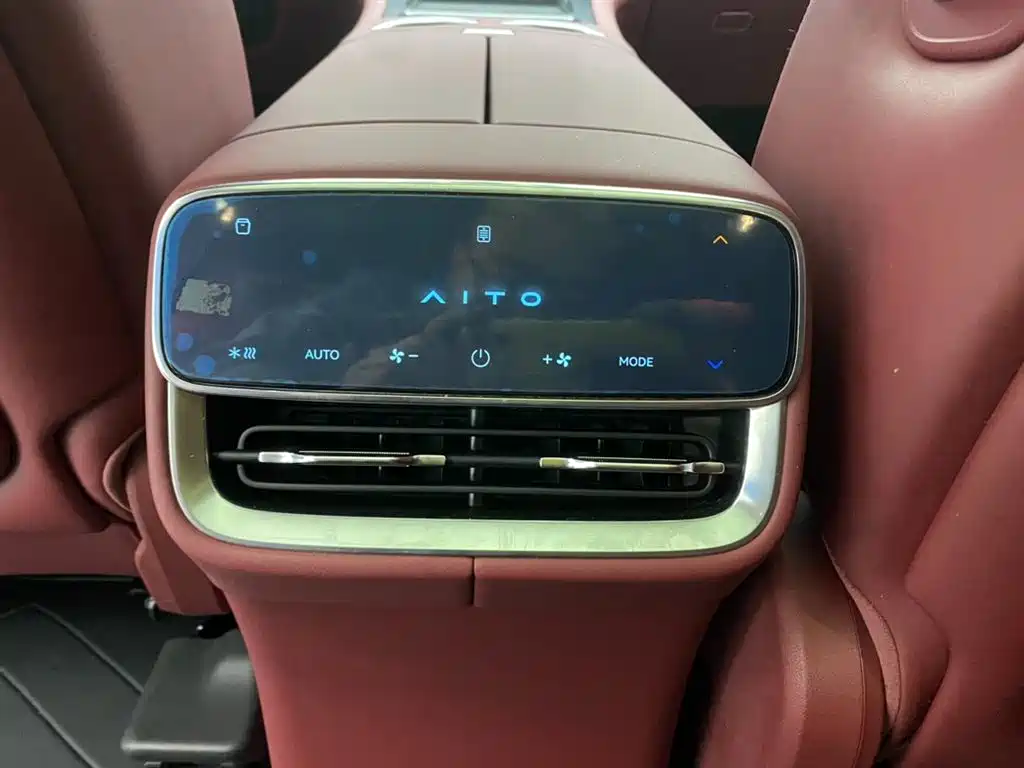 AITO Wenjie AITO M8 2025 Model Extended Range Max+ Edition 53.4kWh 6-Seater фото 23