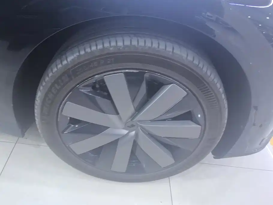 Li Auto i6 2026 2025 4WD Base Model