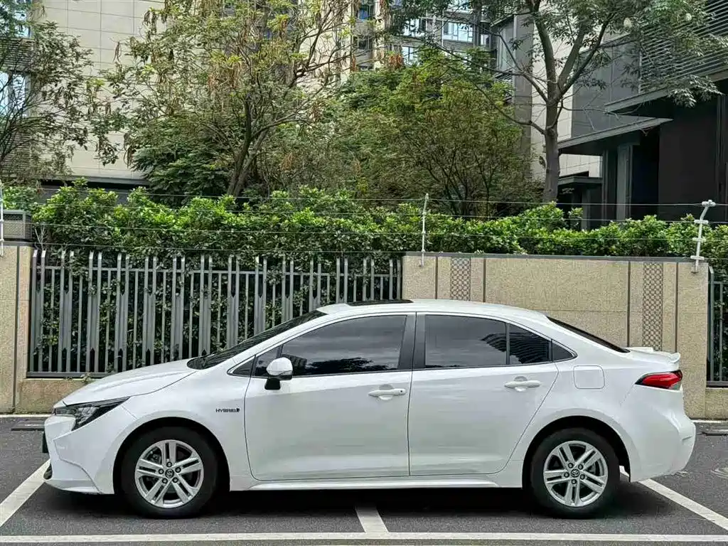 Toyota Levin 2022 Dual Engine 1.8H E-CVT Luxury Edition фото 2