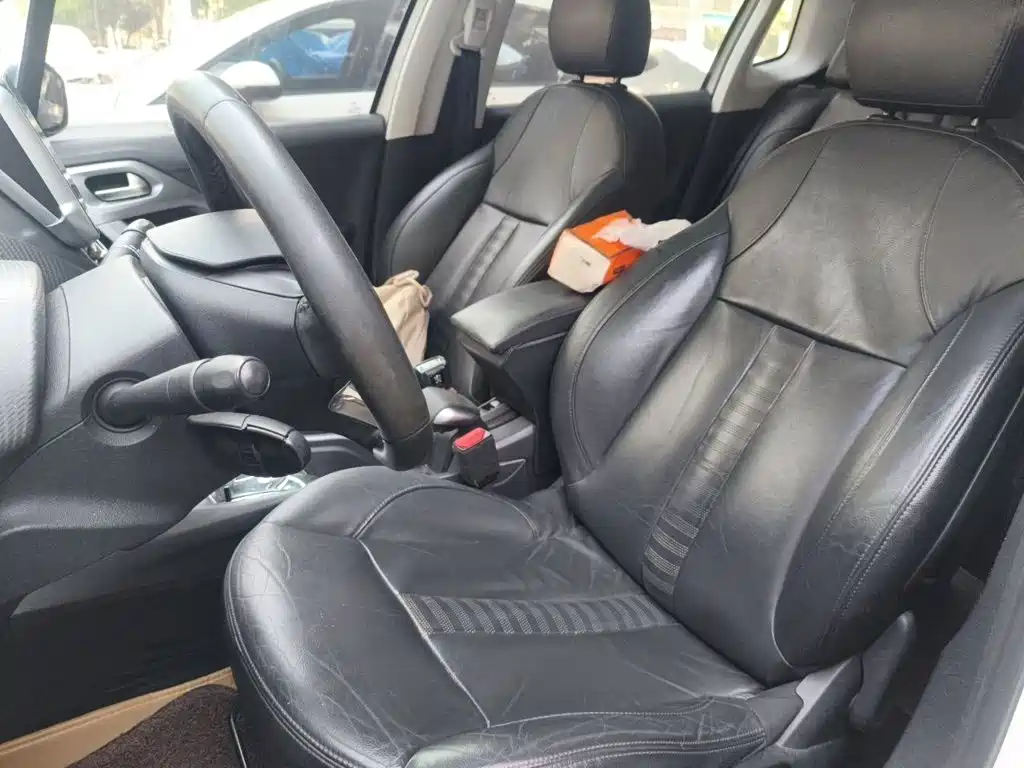Фото 8 - Peugeot 2008