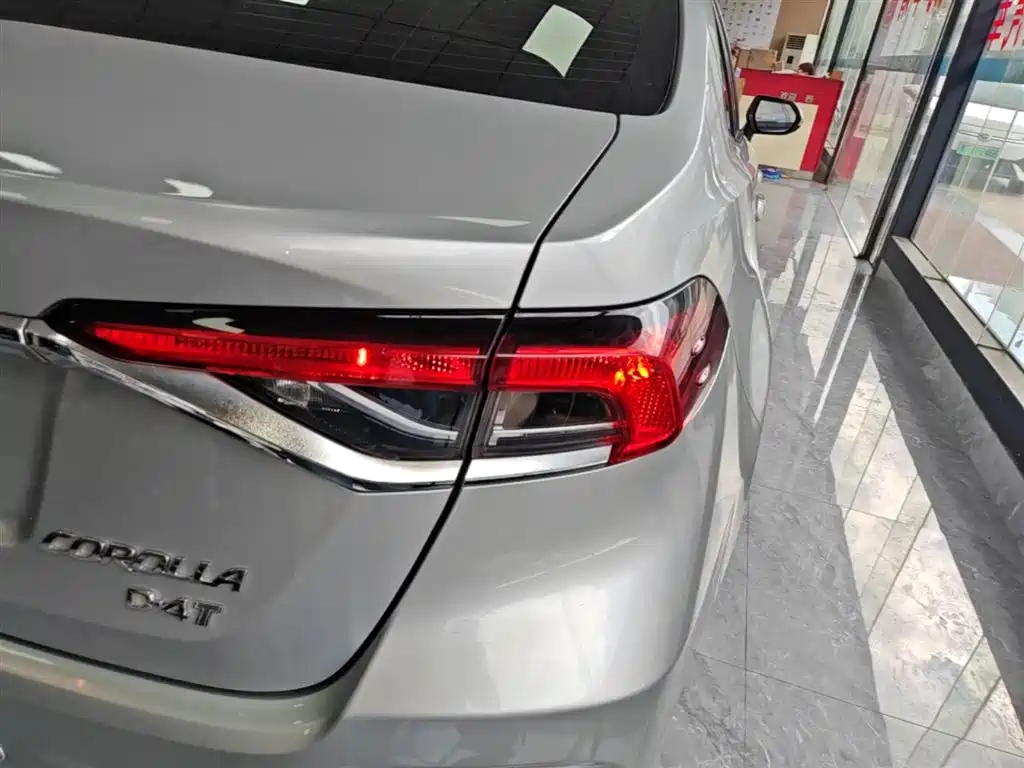 Toyota Corolla 2021 1.2T S-CVT Elite PLUS Edition фото 8
