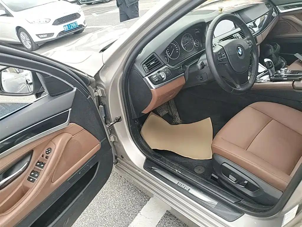 BMW 5 Series 2014 520Li Elegance фото 16