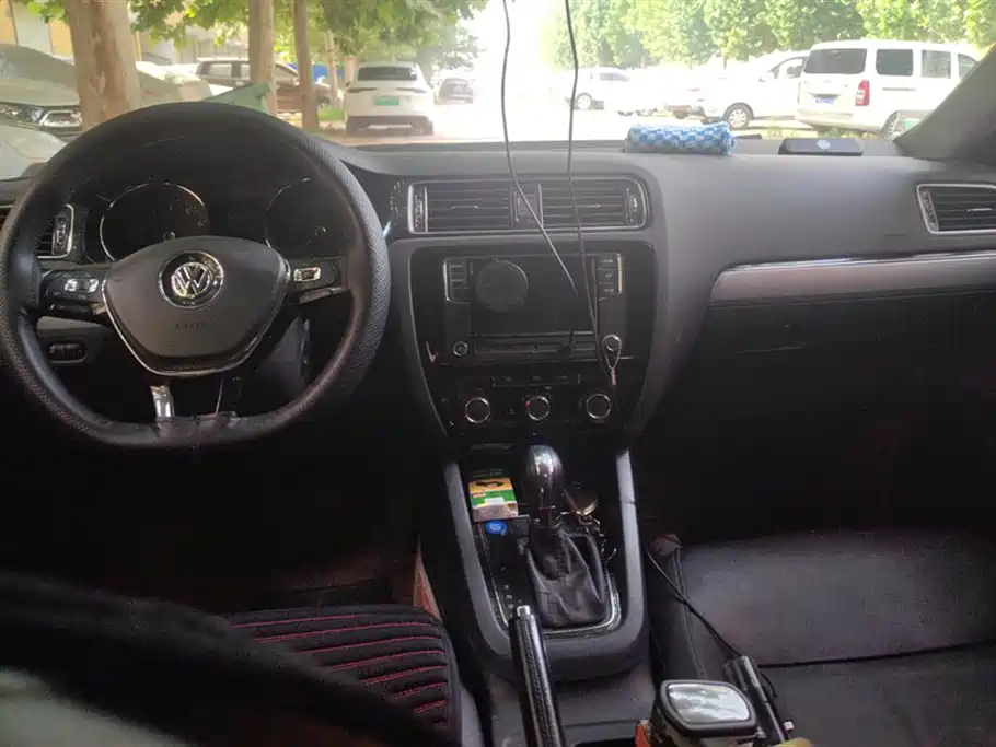 Volkswagen Sagitar 2018 1.6L Automatic Comfort фото 12