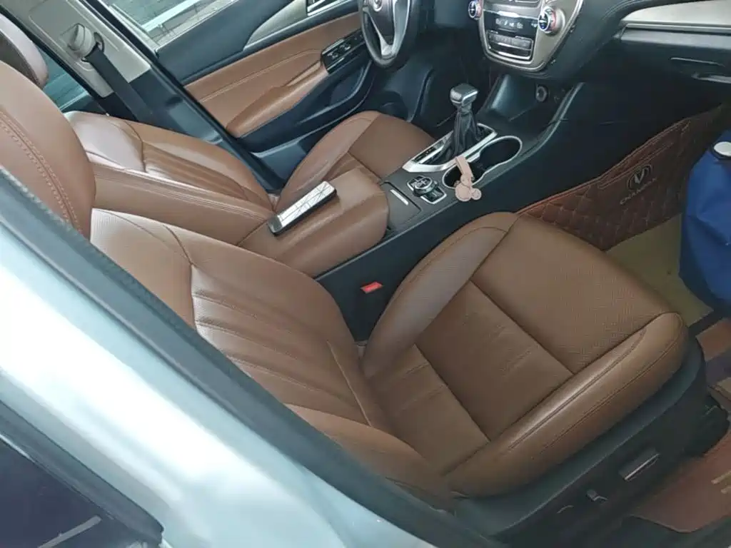 Changan CS95 2017 2017 2.0T FWD Zhitu Edition