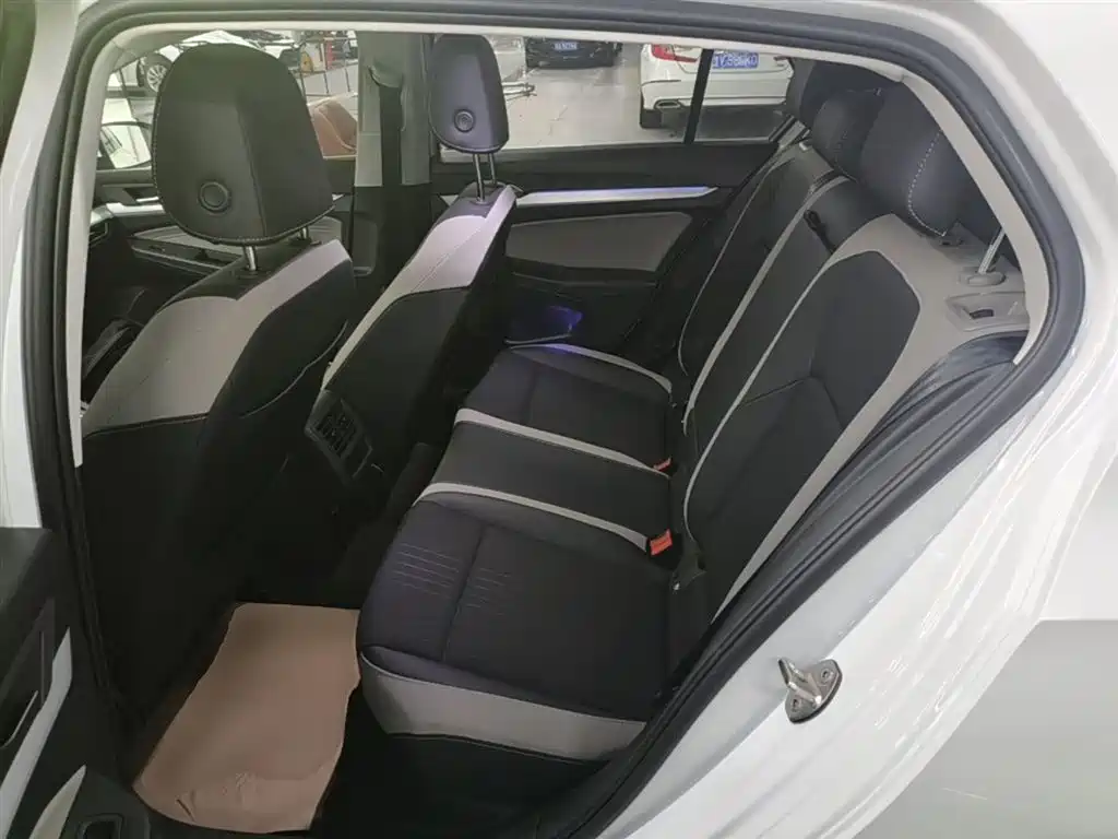 Volkswagen Golf 2023 Facelift 280TSI DSG Pro фото 17
