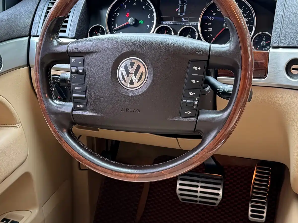 Volkswagen Touareg 2010 2010 4.2 Limited Top Edition