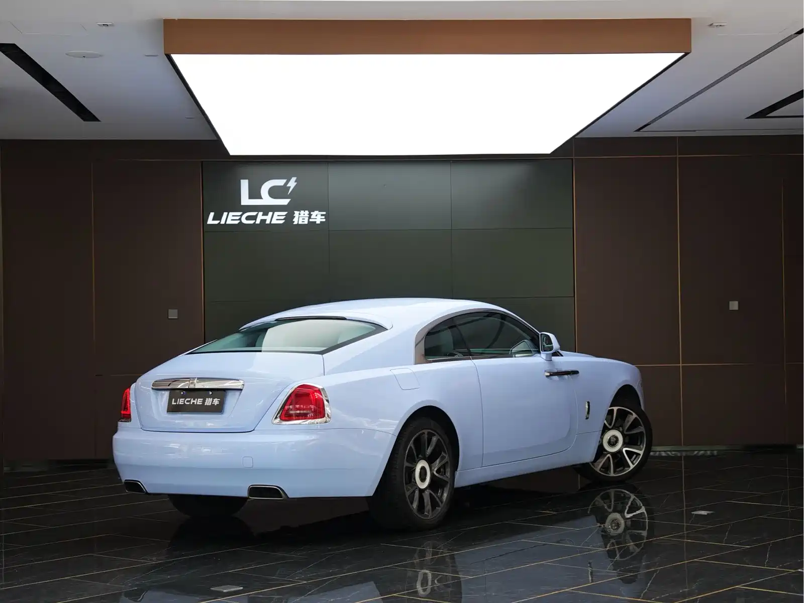 Фото 22 - Rolls-Royce Wraith