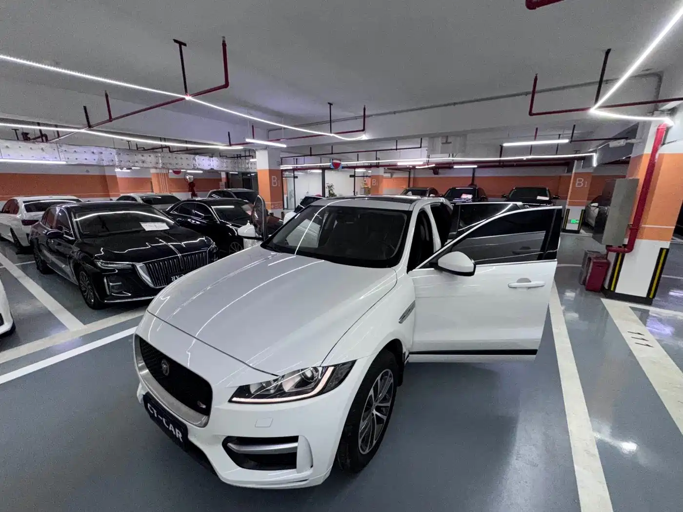 Фото 24 - Jaguar F-PACE