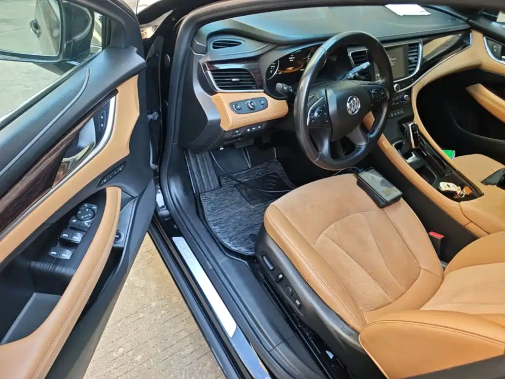 Photo 16 - Buick LaCrosse