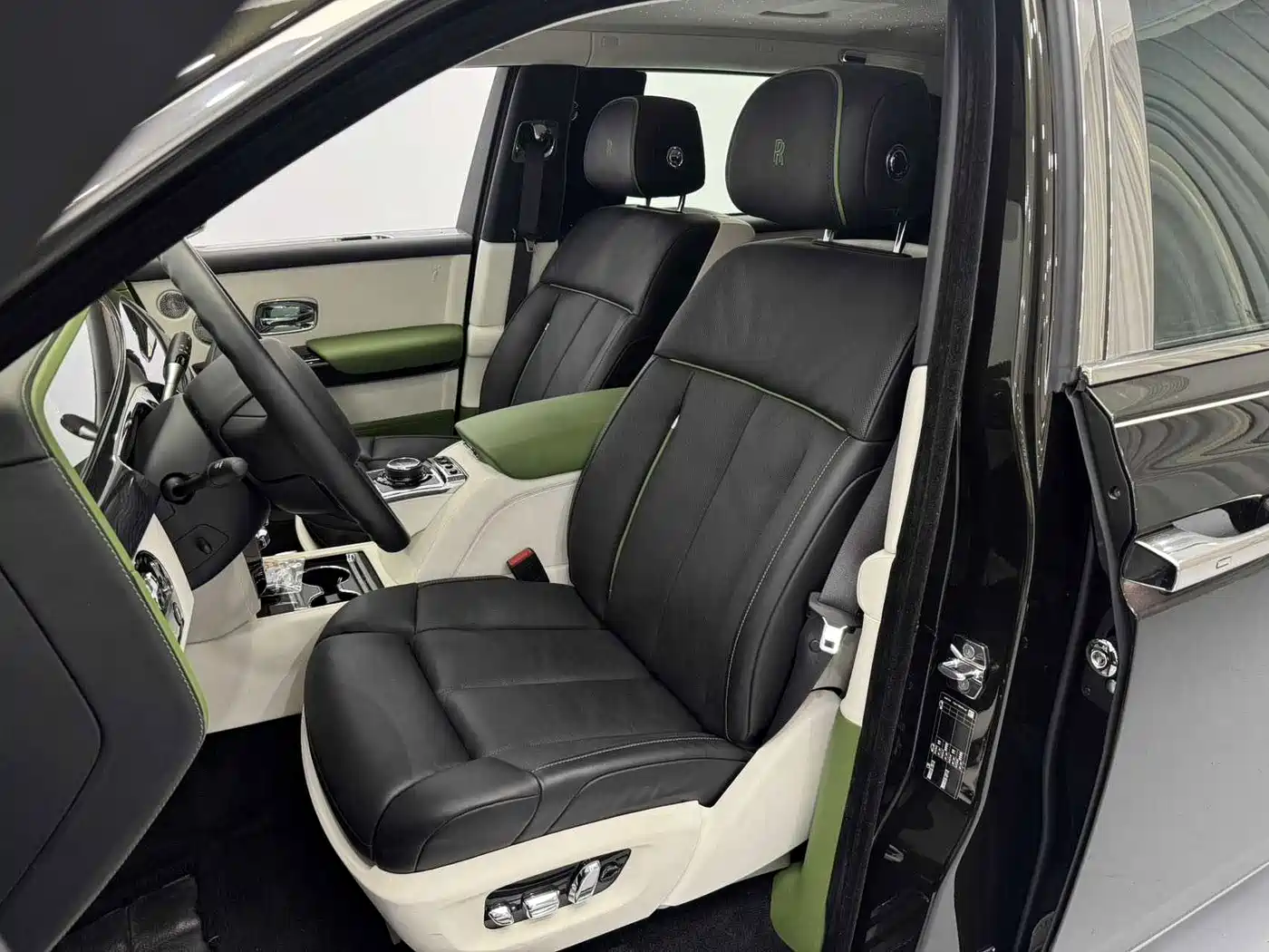 Rolls-Royce Phantom 2023 2018 6.7T Long Wheelbase Version