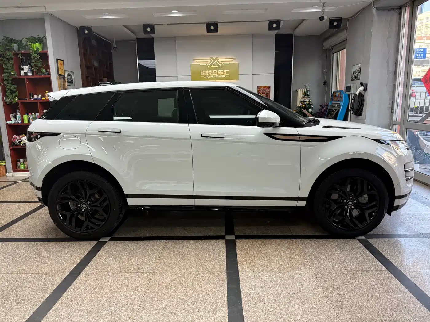 Land Rover Range Rover Evoque 2020 Model 249PS R-DYNAMIC S Gloss Black Sport Tech Edition фото 4