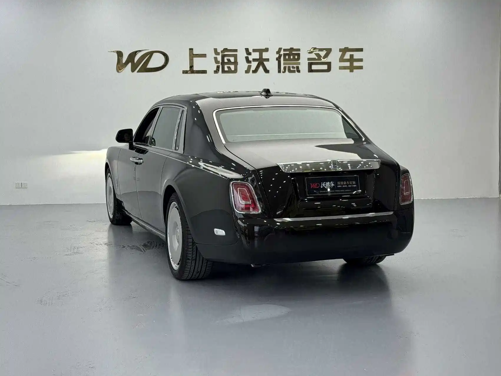 Фото 4 - Rolls-Royce Phantom