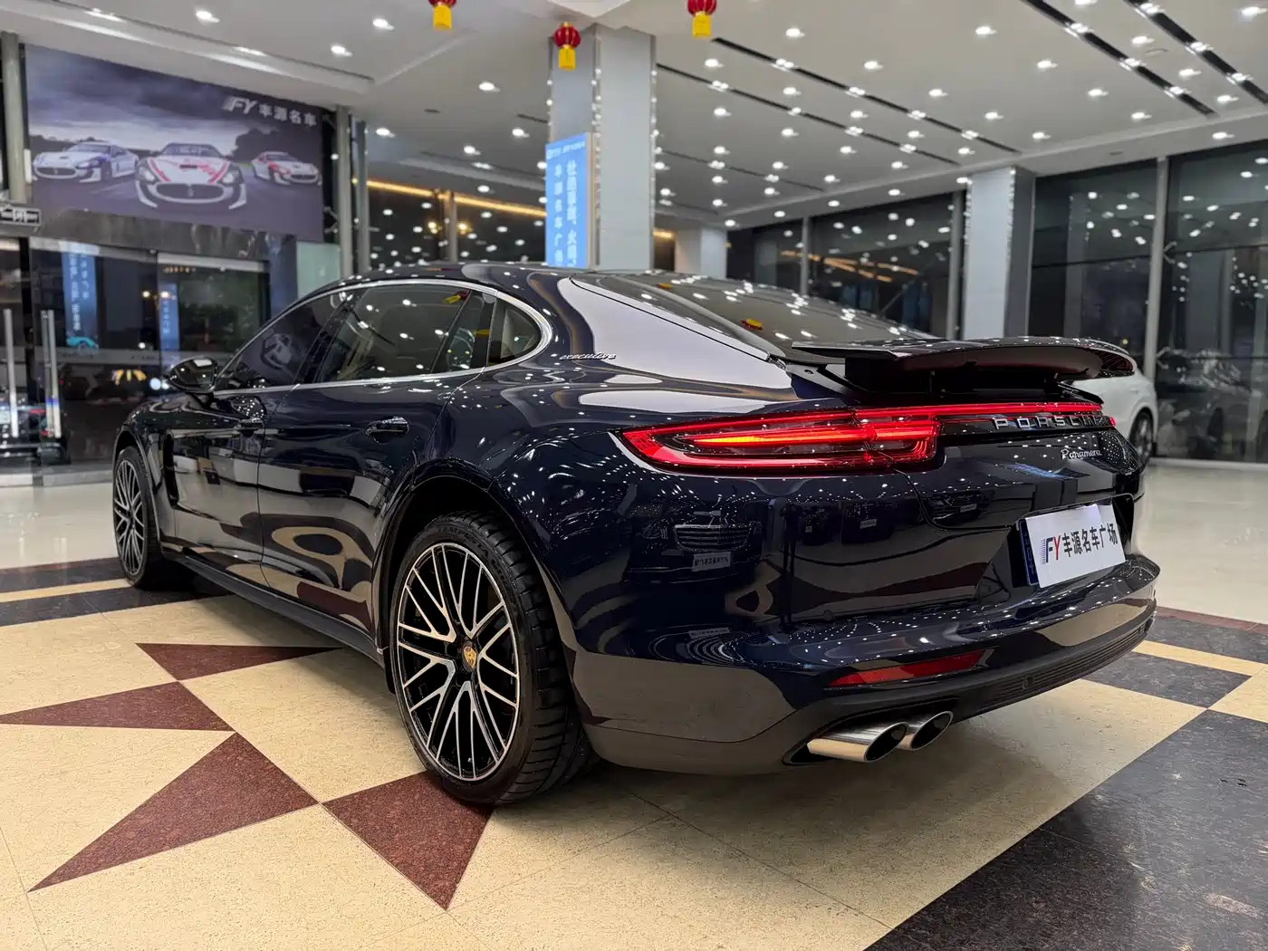 Porsche Panamera 2017 Panamera Executive Long Wheelbase 3.0T фото 29