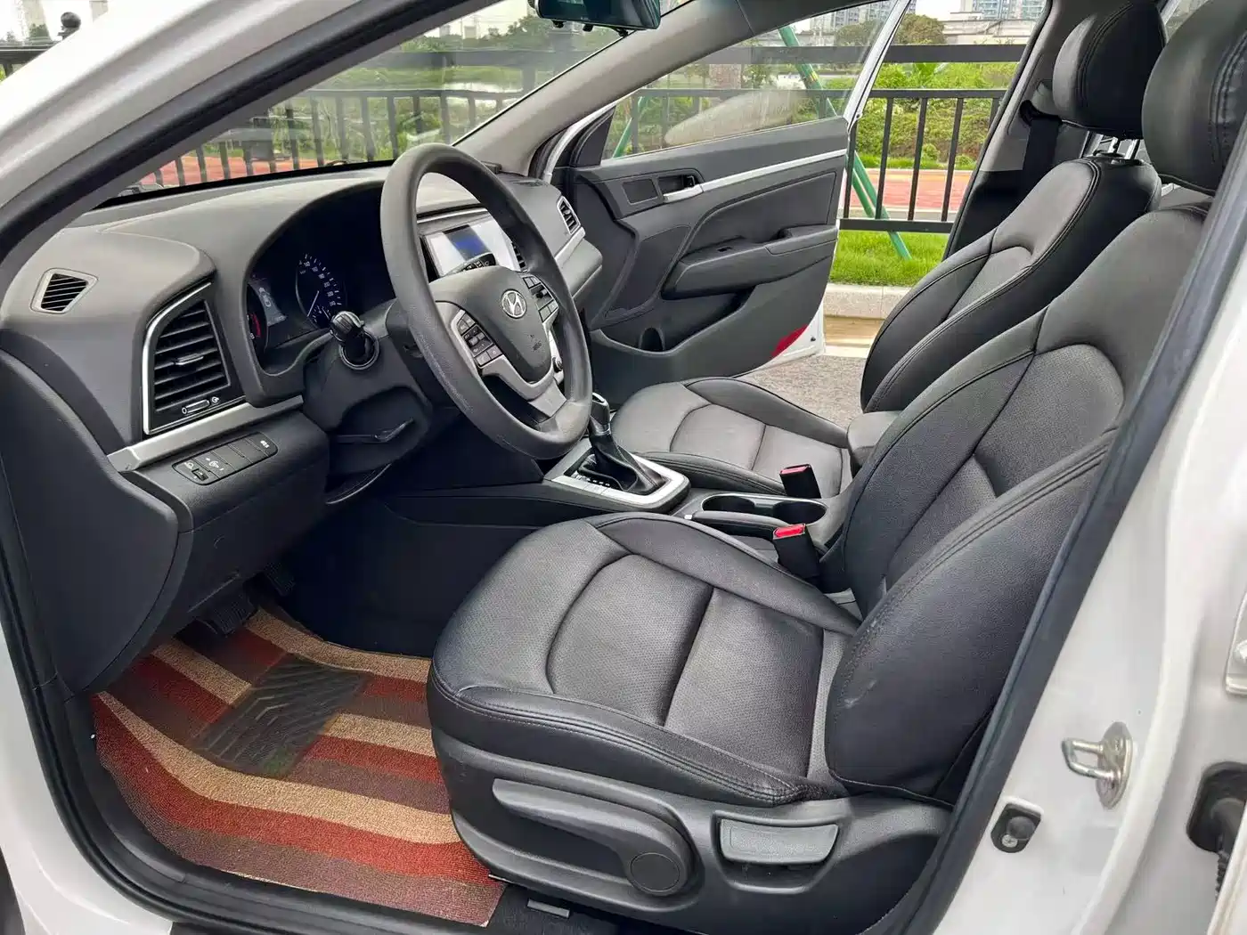 Hyundai Elantra 2016 Model 1.6L Automatic Smart Elite фото 7
