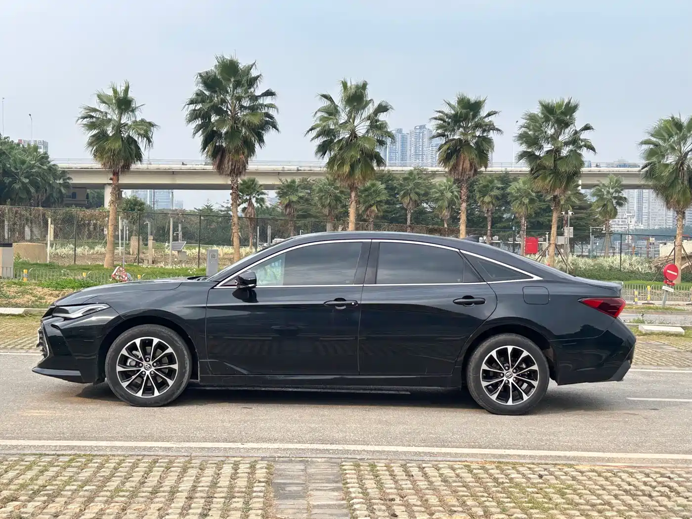 Toyota Avalon 2022 2.0L Progressive Edition фото 2