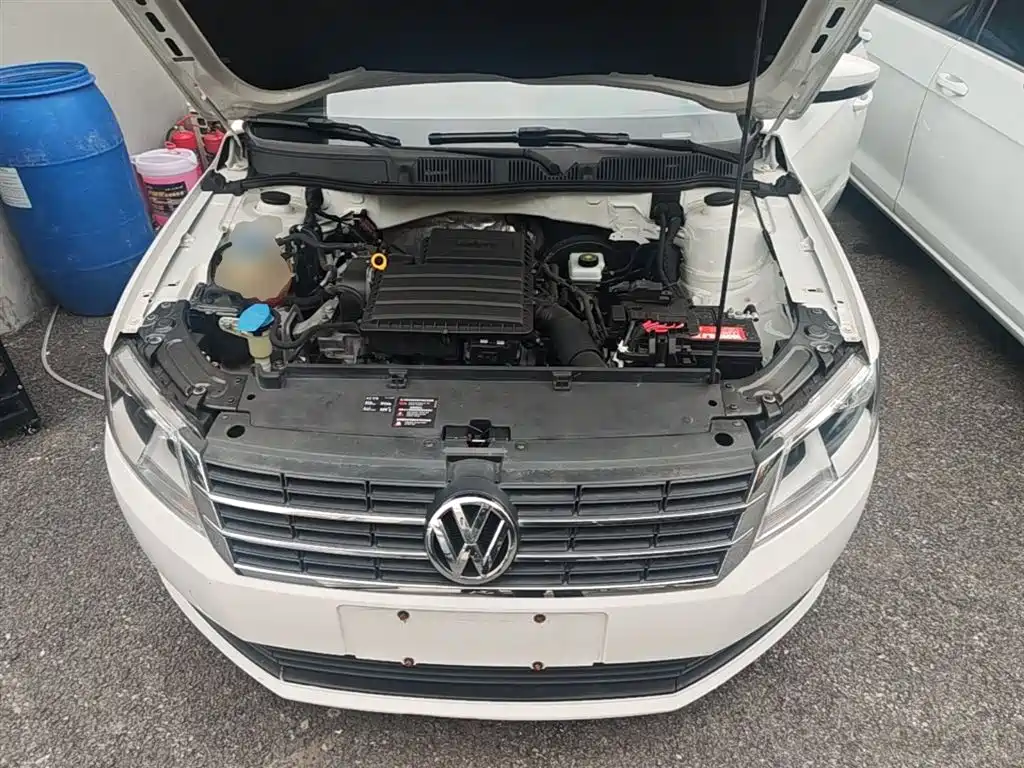 Volkswagen Lavida 2017 1.6L Automatic Comfort Edition фото 20