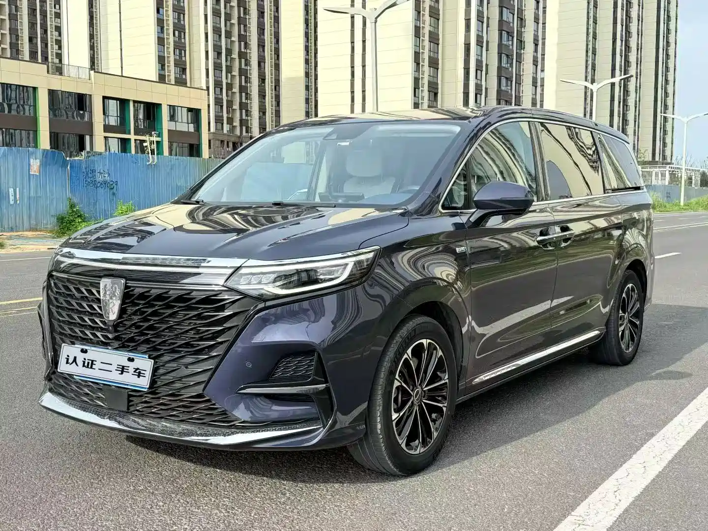 Фото 1 - Roewe iMAX8