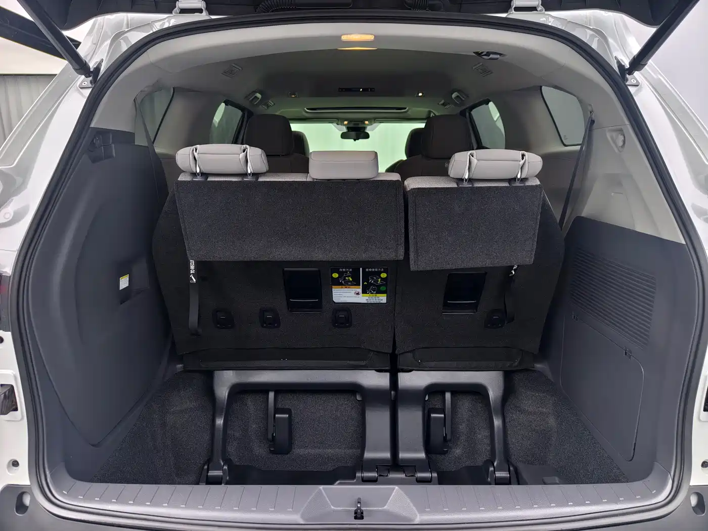Toyota Sienna 2023 2.5L Hybrid Comfort Edition фото 23