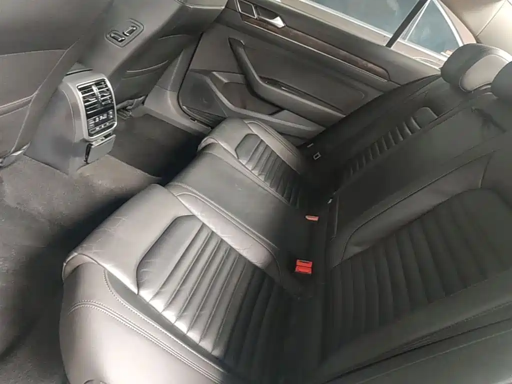 Volkswagen Magotan 2018 Facelift 330TSI DSG Luxury фото 17