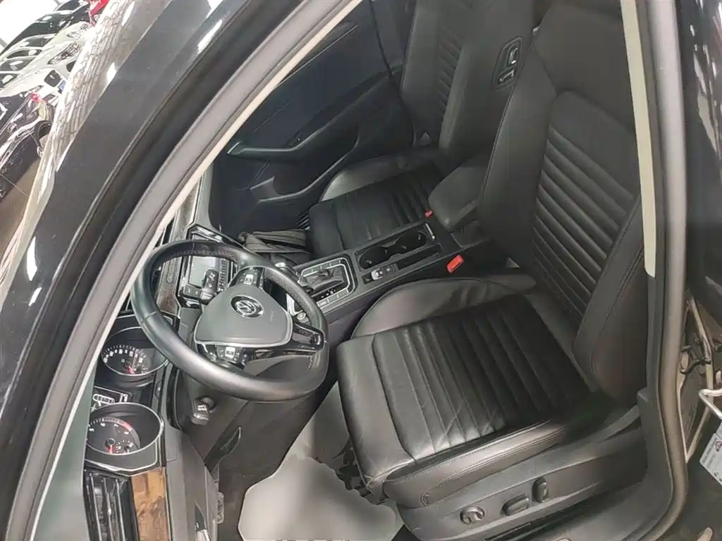 Volkswagen Magotan 2018 Facelift 330TSI DSG Luxury фото 15