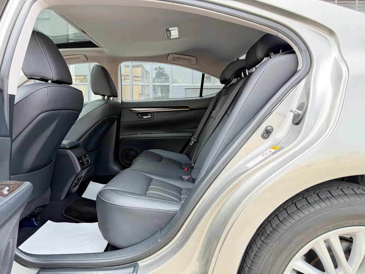 Lexus ES 2015 200 Elite Edition фото 12
