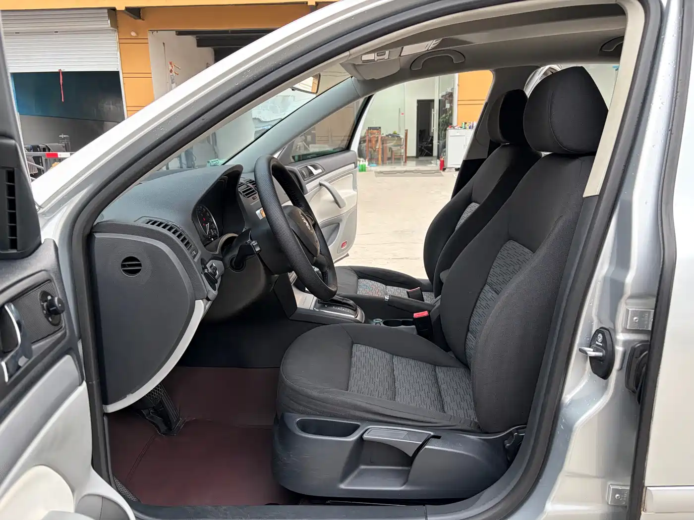 Škoda Octavia 2014 1.6L Auto Yijie Edition фото 5
