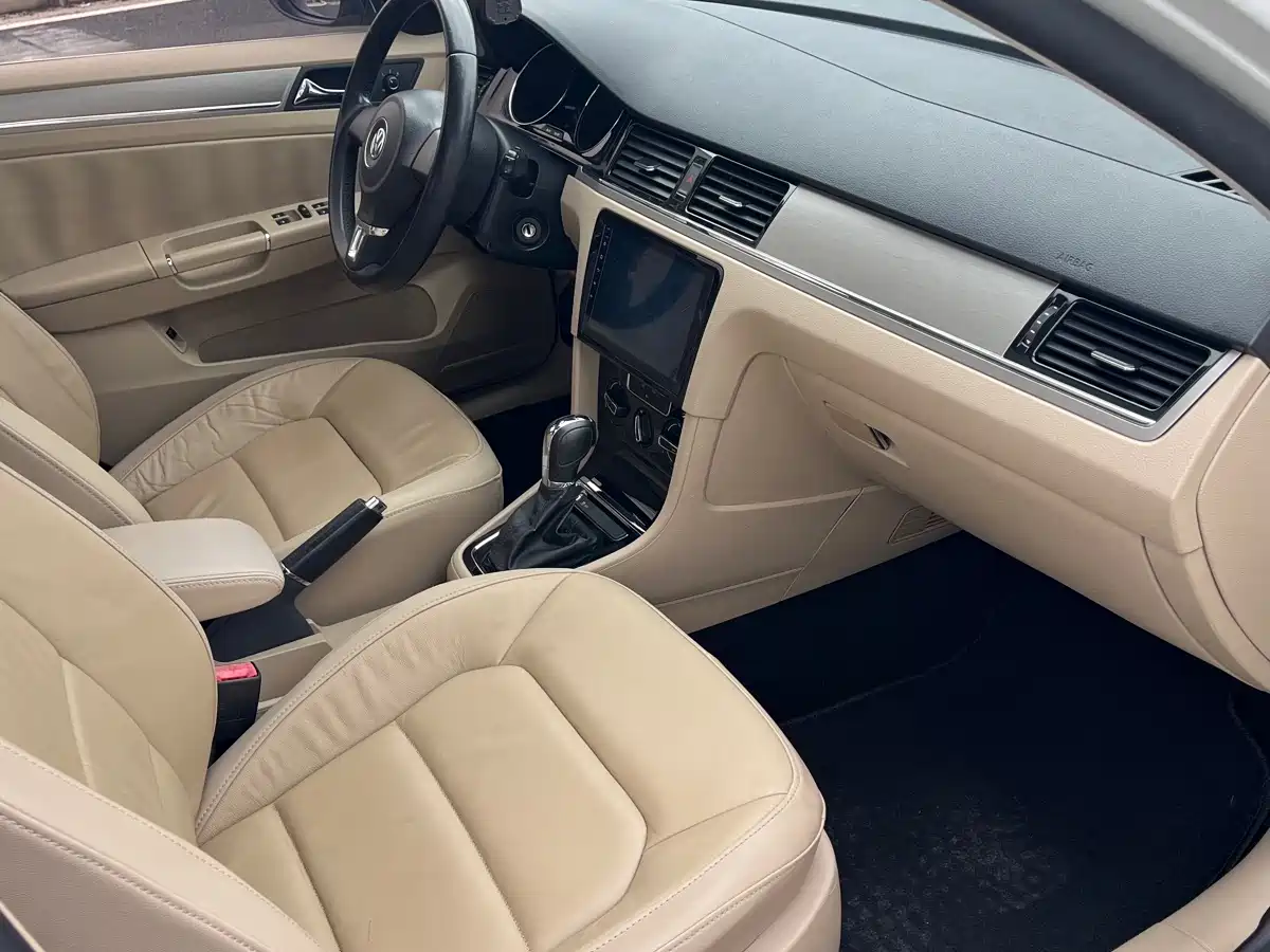 Volkswagen Bora 2014 1.6L Automatic Fashion Edition фото 11
