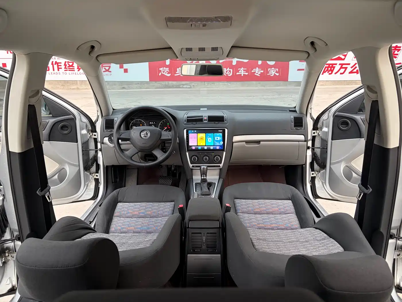 Škoda Octavia 2014 1.6L Auto Yijie Edition фото 7