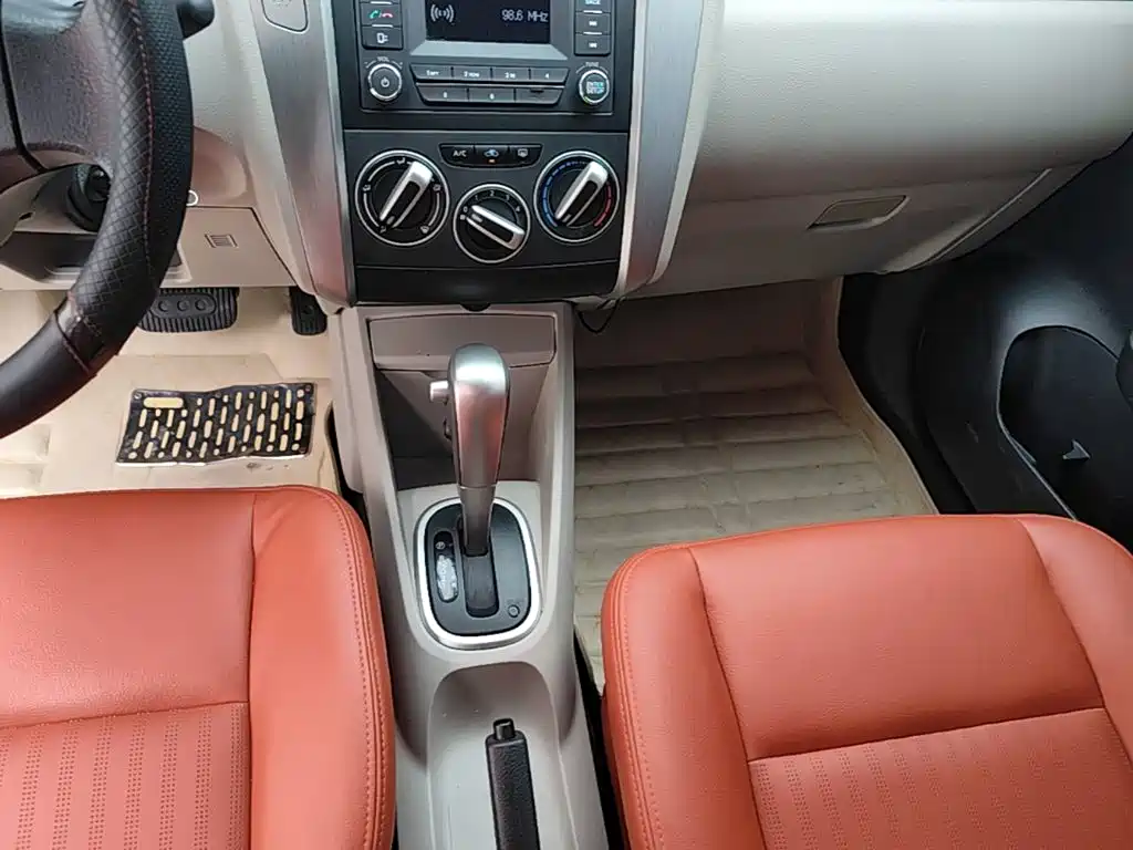 Venucia R50 2016 2016 Model 1.6L Automatic Elite Edition