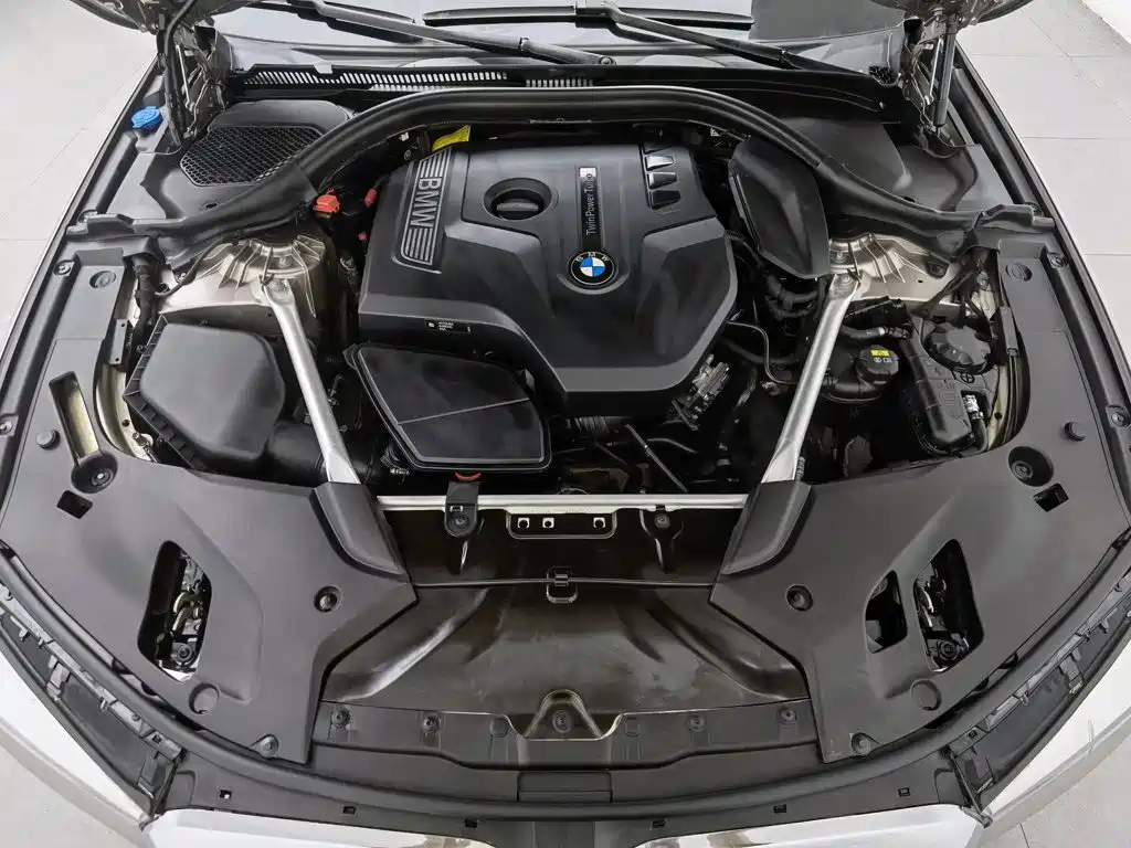 Photo 6 - BMW 5 Series