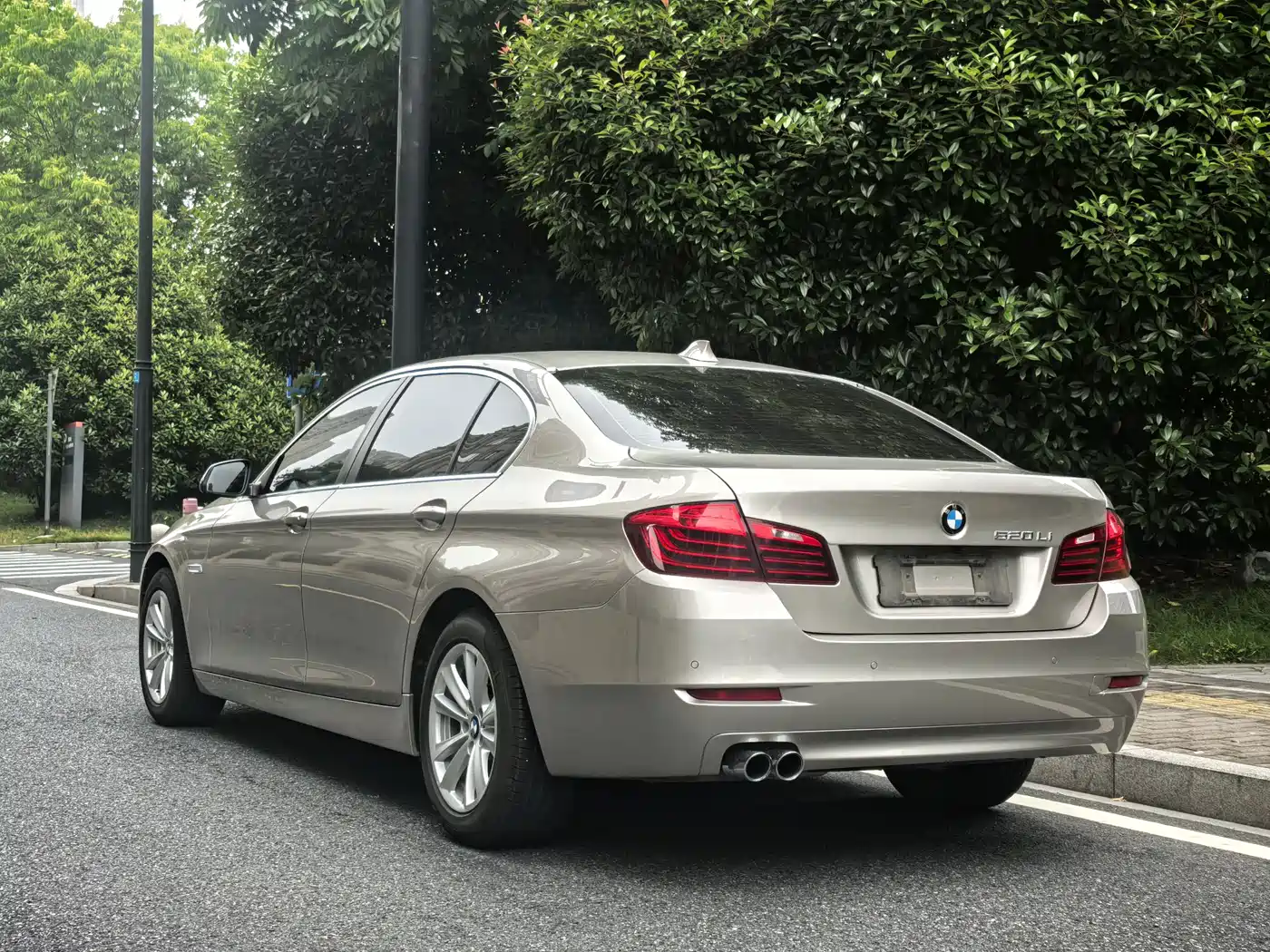BMW 5 Series 2017 520Li Classic Edition фото 4