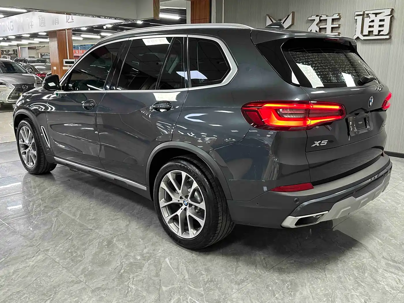 BMW X5 (Import) 2020 xDrive30i M Sport Package фото 10