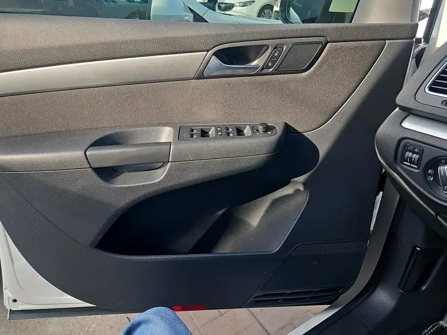 Фото 7 - Volkswagen Sharan