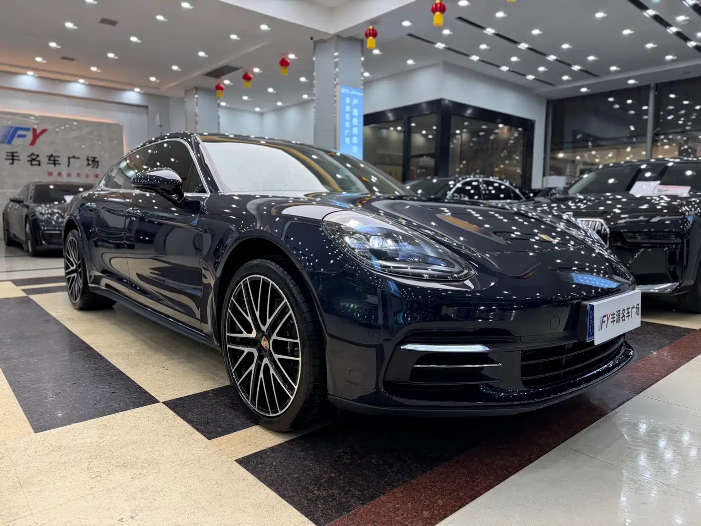 Porsche Panamera 2017 Panamera Executive Long Wheelbase 3.0T фото 3
