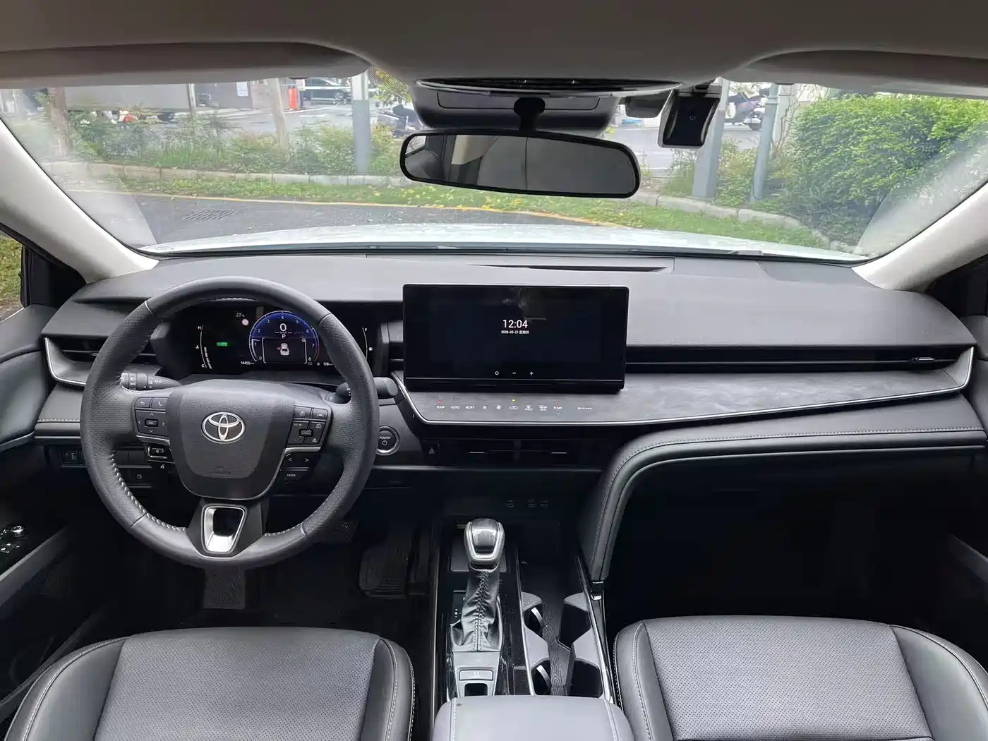 Toyota Camry 2025 Hybrid 2.0HXS Glory Edition фото 9