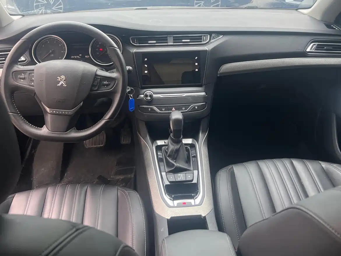 Peugeot 408 2022 1.6T Light Chaser Edition фото 10