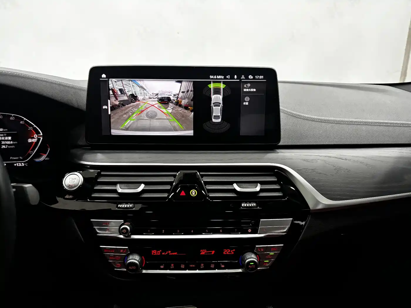 BMW 5 Series 2023 530Li Leading M Sport Package фото 17