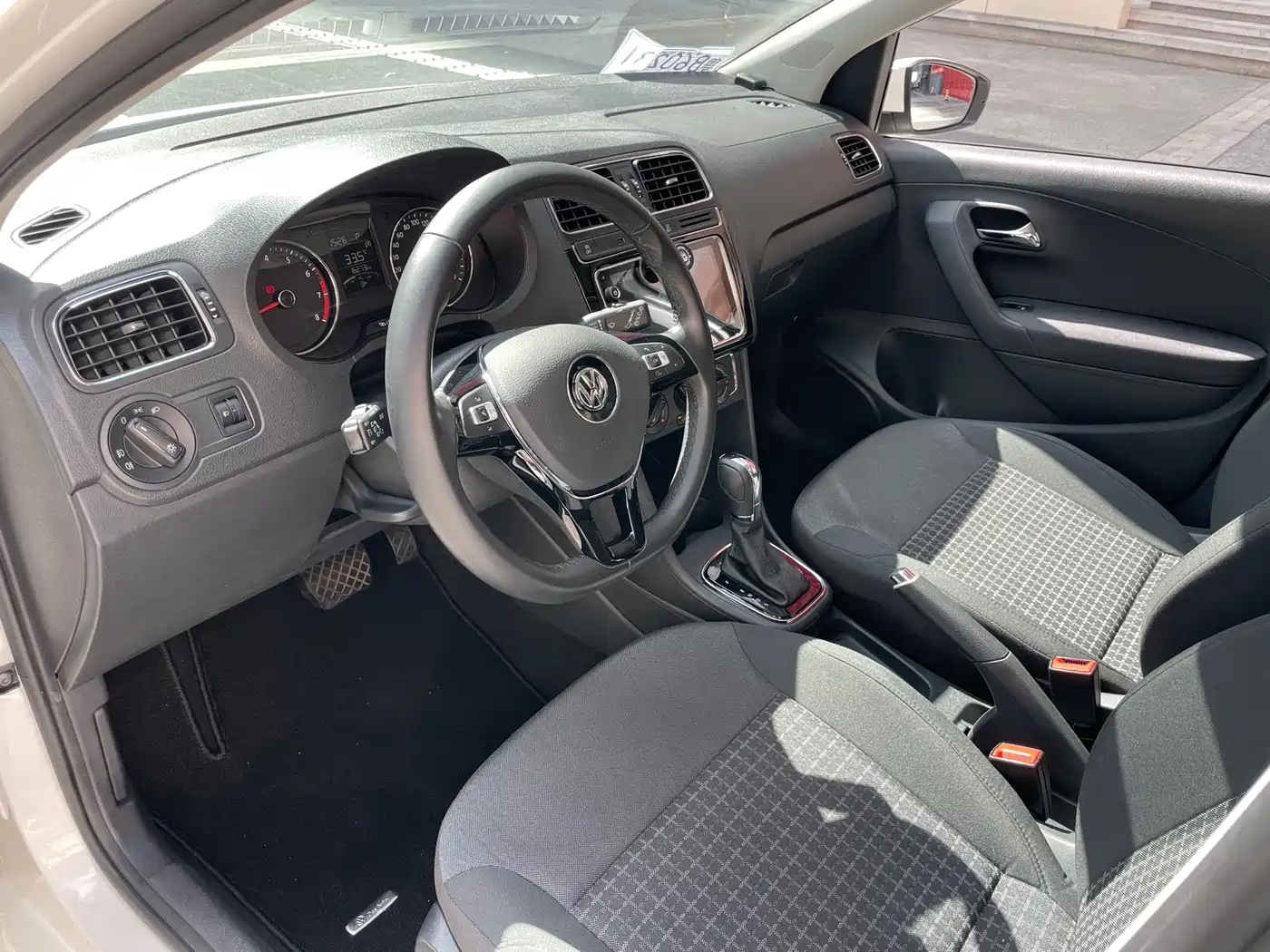 Volkswagen Polo 2018 1.5L Auto Comfort фото 13
