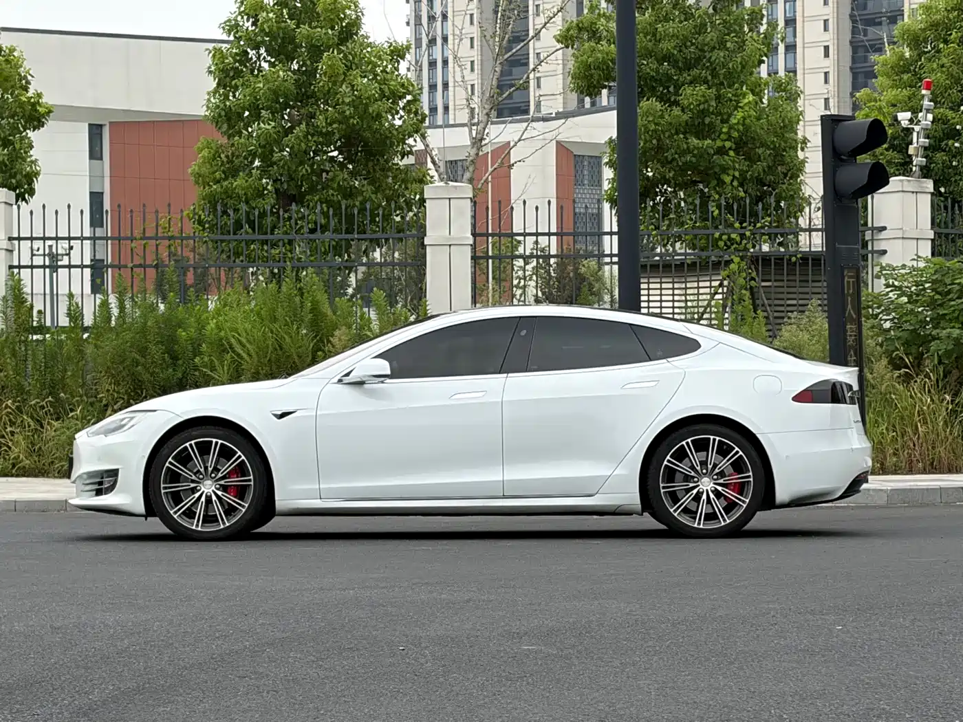 Tesla Model S 2019 2017 Model S 75D Standard Range