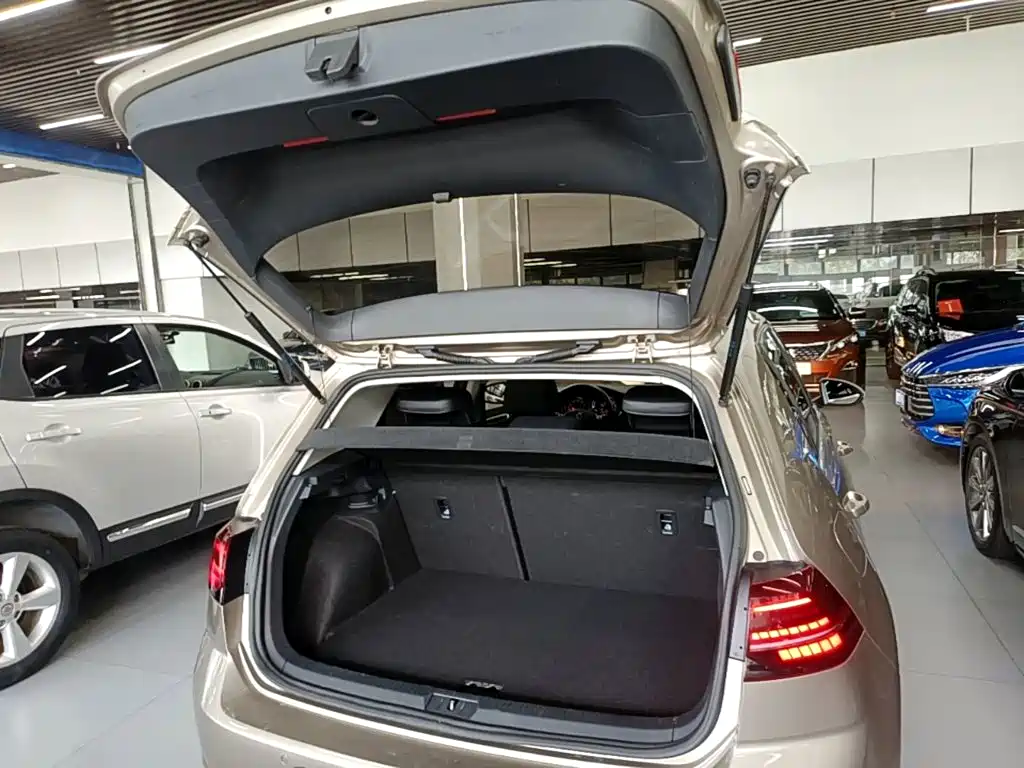 Photo 19 - Volkswagen Golf