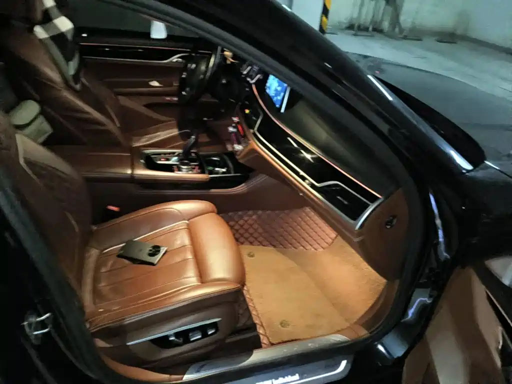 Photo 12 - BMW 7 Series