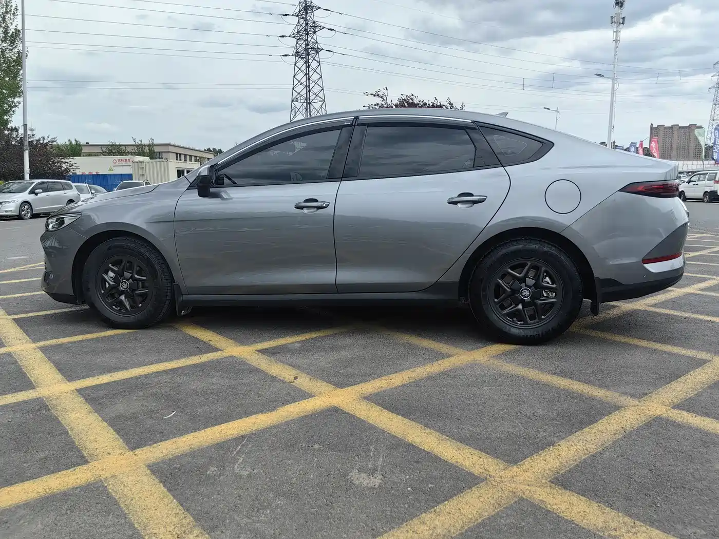 BYD Qin PLUS 2025 DM-i Smart Drive 55KM Leader фото 10