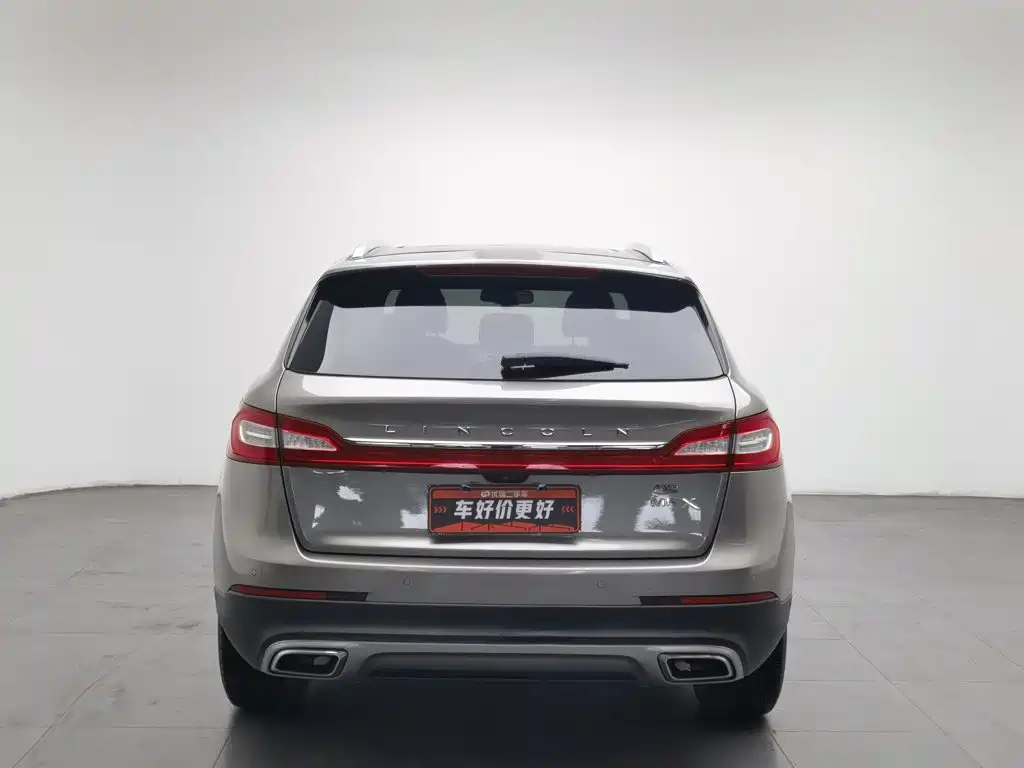Photo 4 - Lincoln MKX