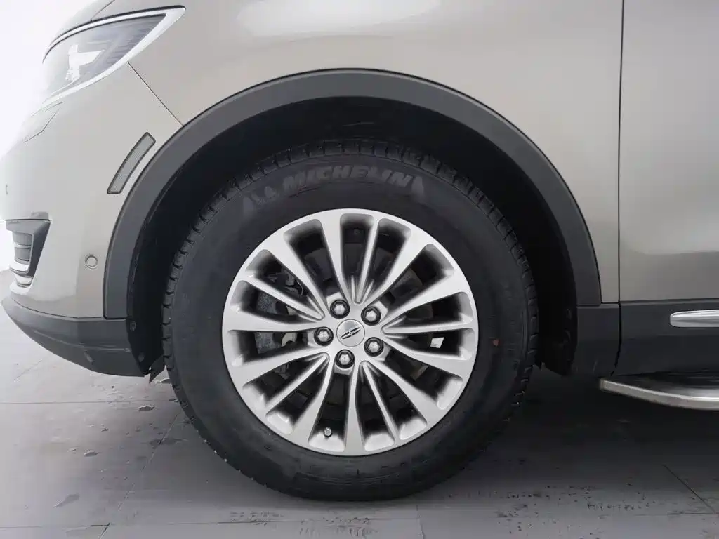 Photo 17 - Lincoln MKX