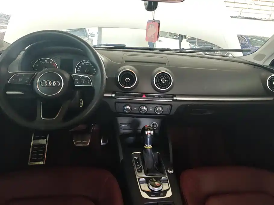Audi A3 2017 Sportback 35 TFSI Progressive фото 12