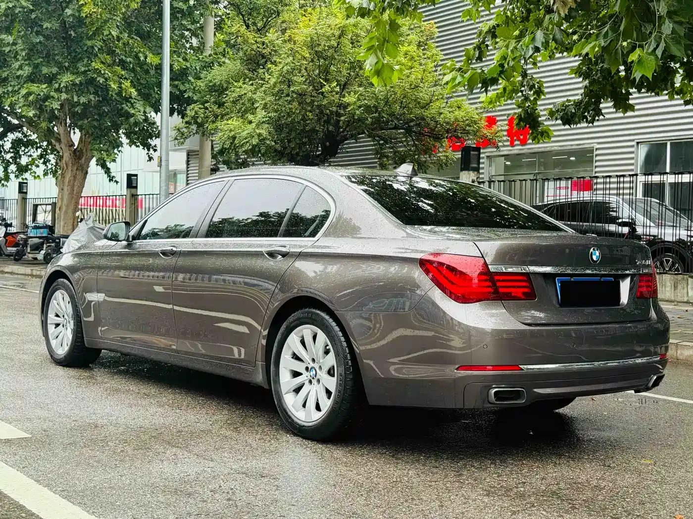 BMW 7 Series 2013 Model 740Li Luxury фото 2