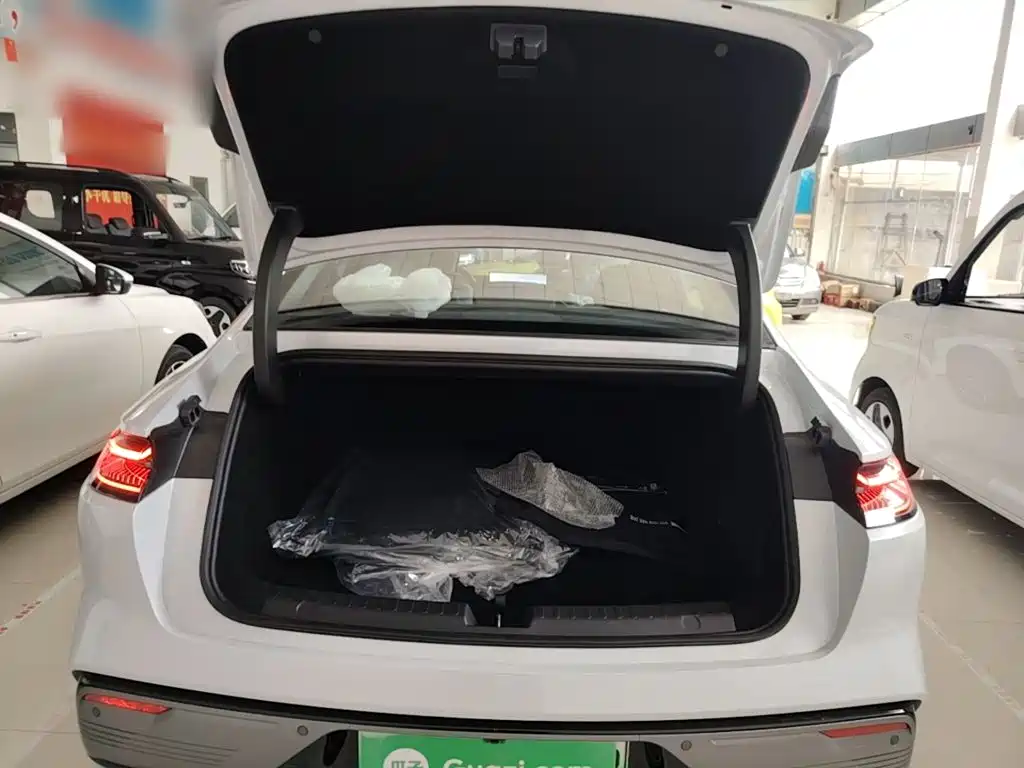 Geely Galaxy Galaxy Xingyao 8 2026 2025 60km EM-i Luxury Edition
