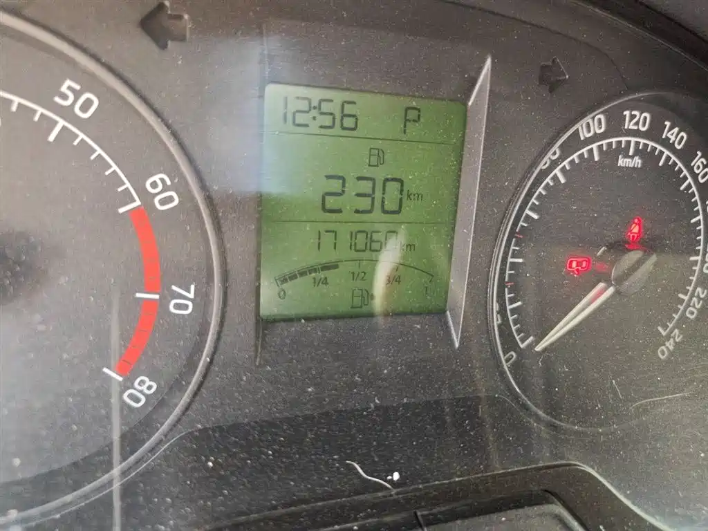 Škoda Rapid 2016 1.6L Automatic Pioneer Edition фото 9