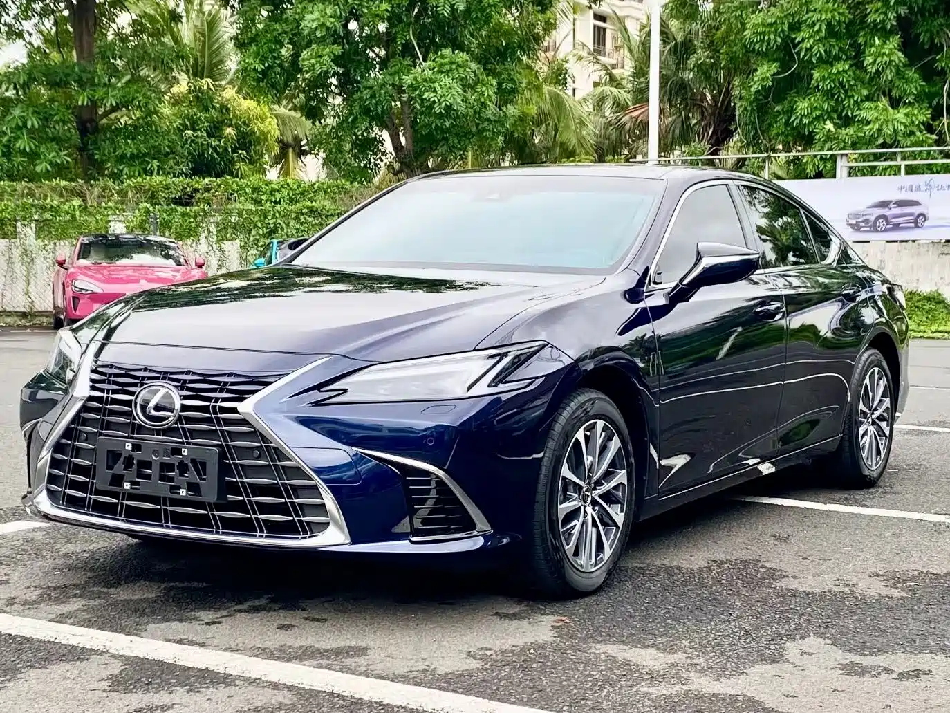 Lexus ES 2025 200 Ultimate Edition